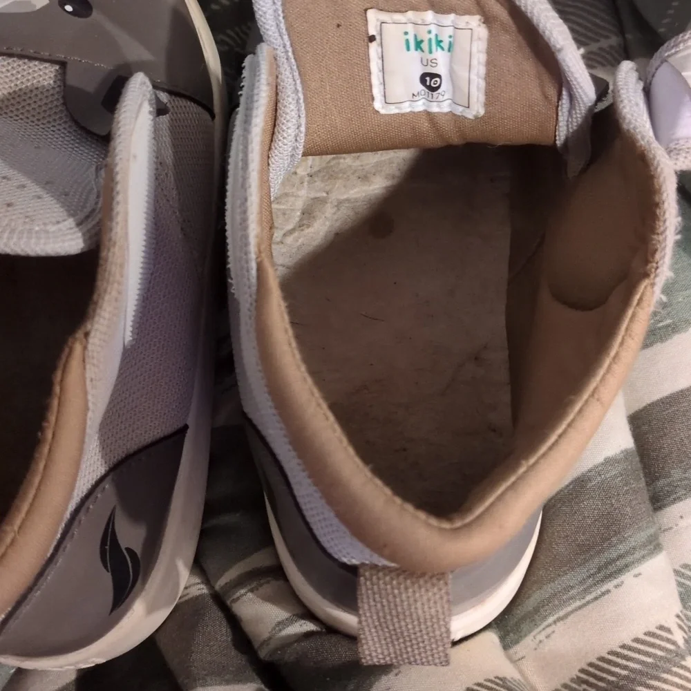 Squeaky Shoes - Picture 5 of 7